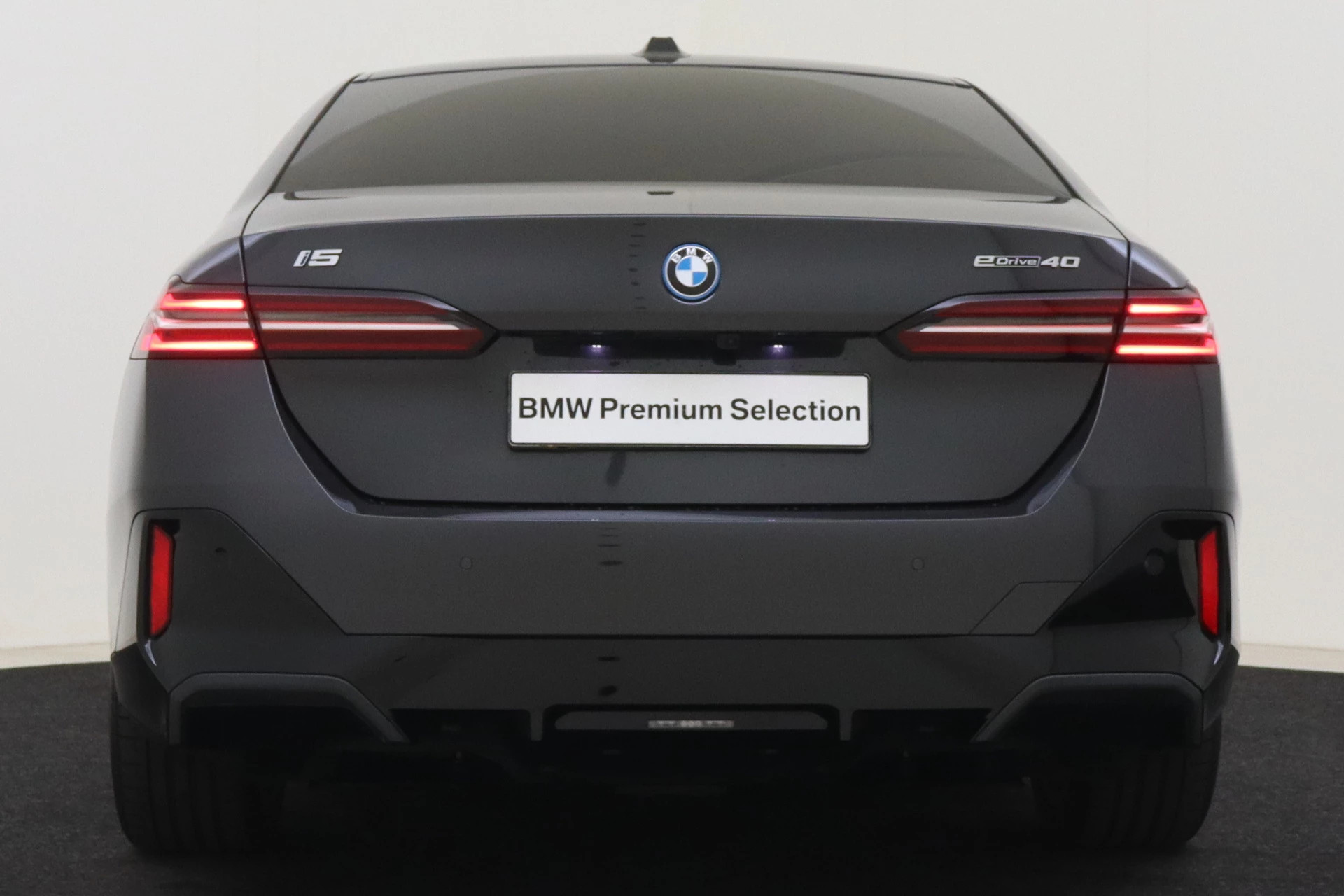 Hoofdafbeelding BMW i5