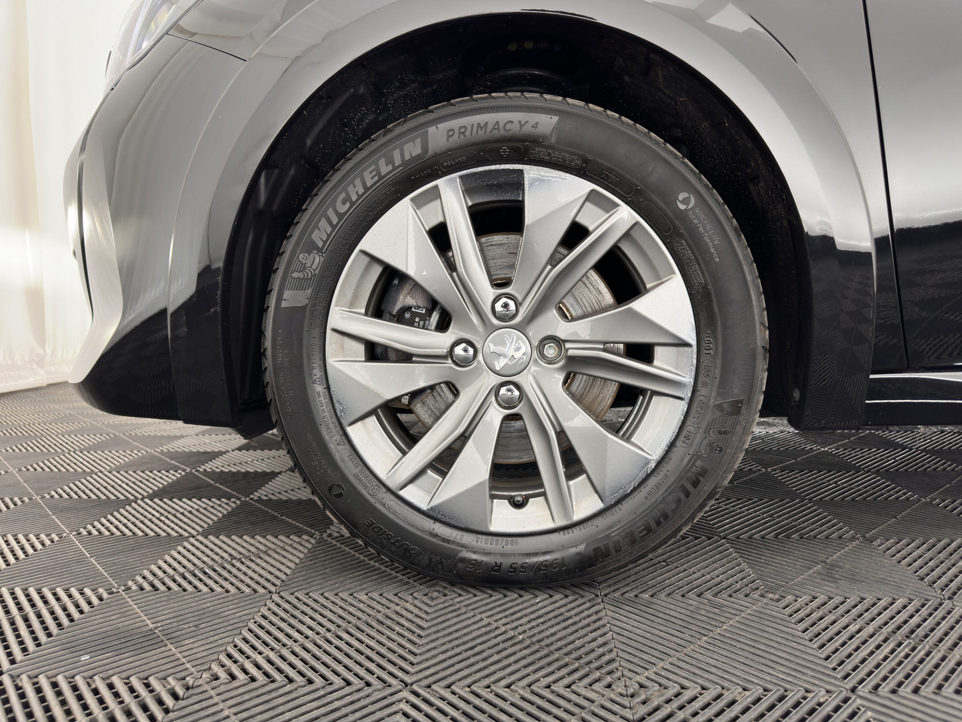 Hoofdafbeelding Peugeot e-208