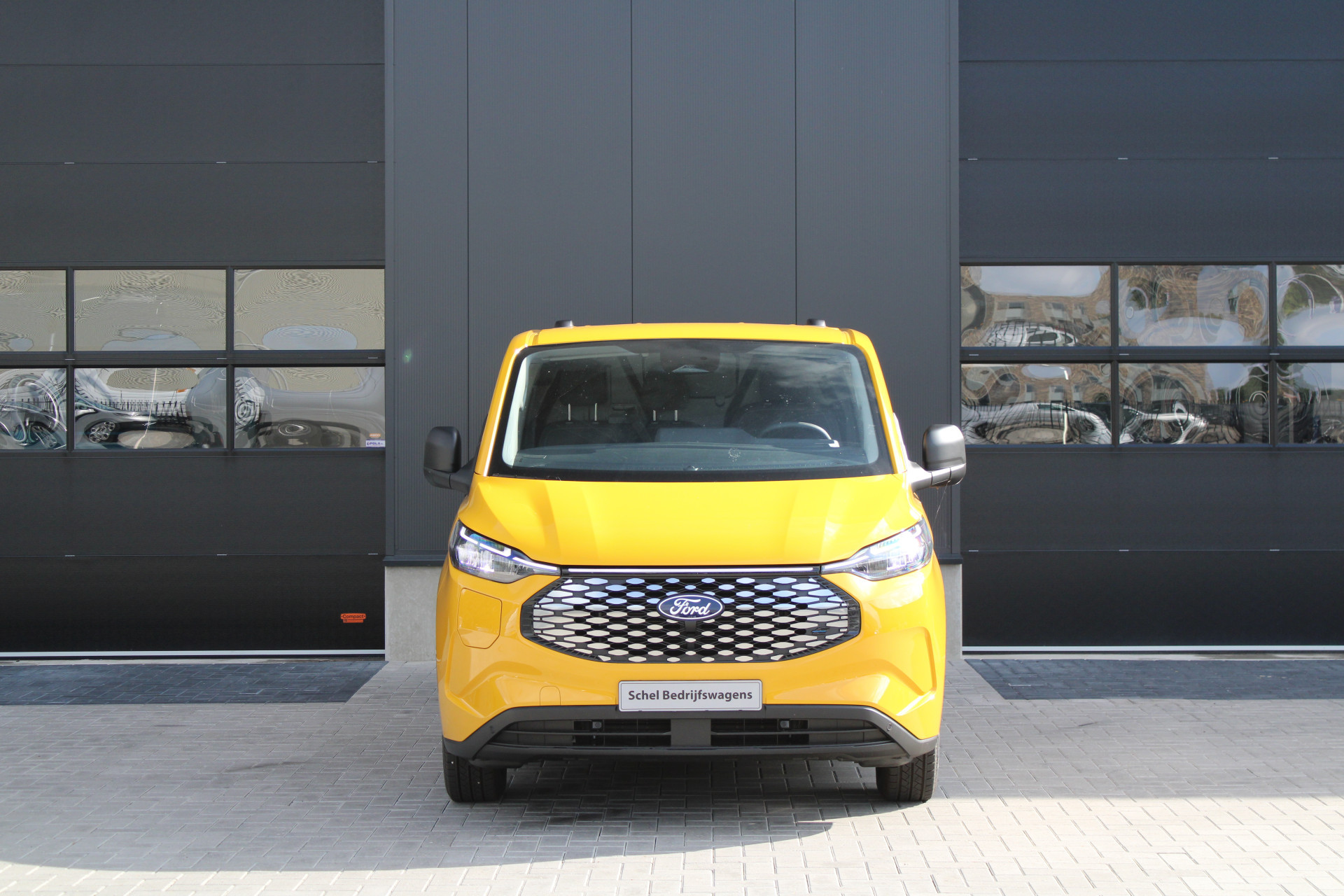 Hoofdafbeelding Ford E-Transit Custom