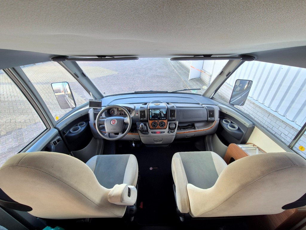 Hoofdafbeelding Bürstner Aviano I684 Zeer Complete Camper