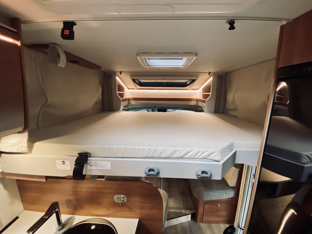 Hoofdafbeelding Dethleffs T7057 Eb 160pk Autom/lengte Bedden/airco