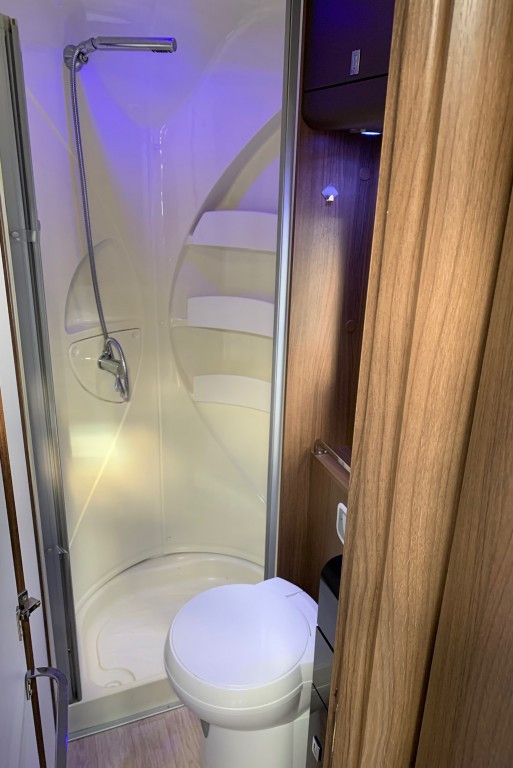 Hoofdafbeelding Roller Team T-line 255 Airco 6x Slaappl. 5 Gordels