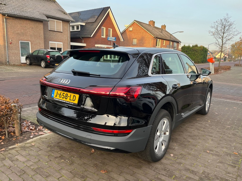 Hoofdafbeelding Audi e-tron