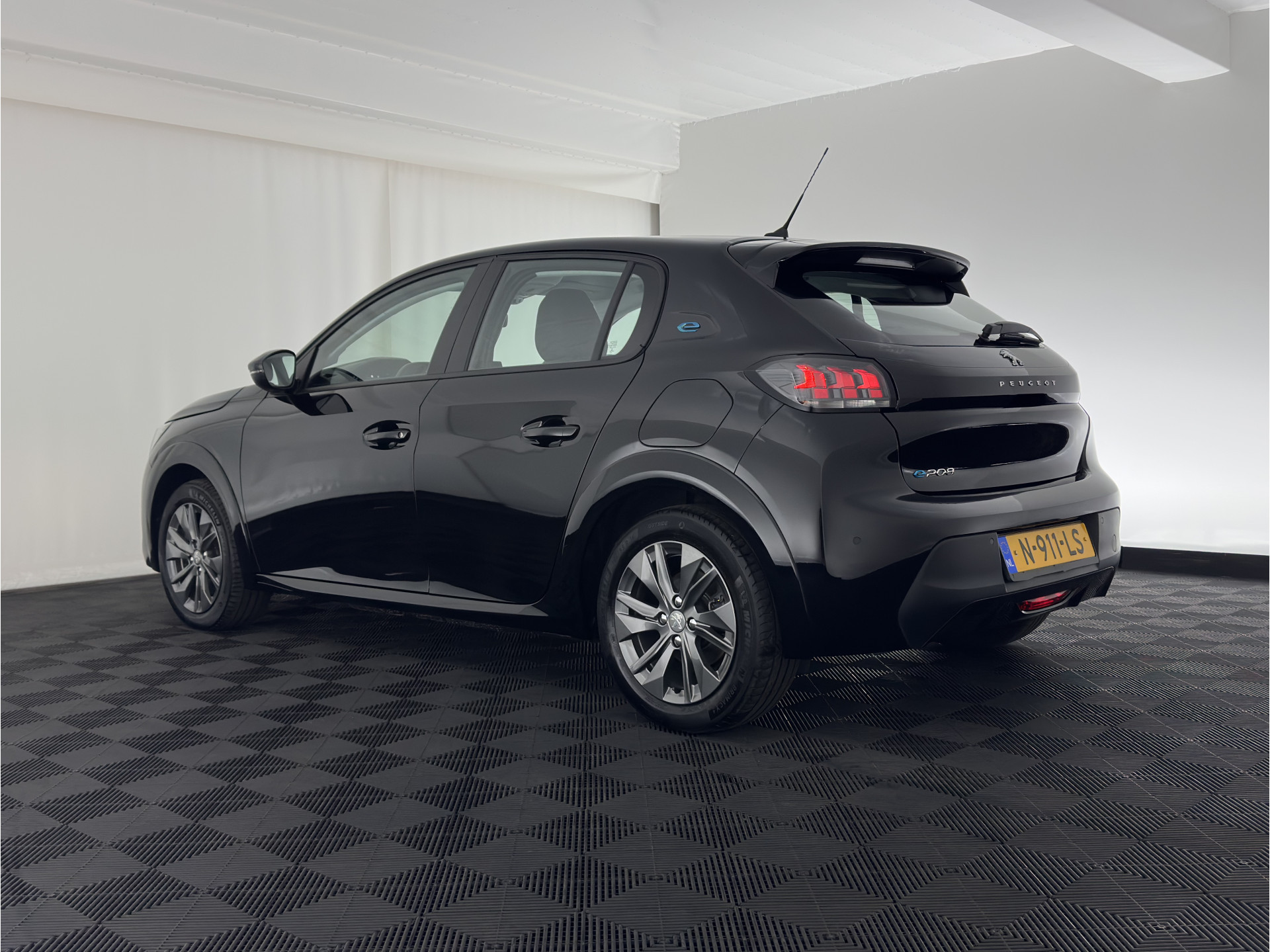 Hoofdafbeelding Peugeot e-208