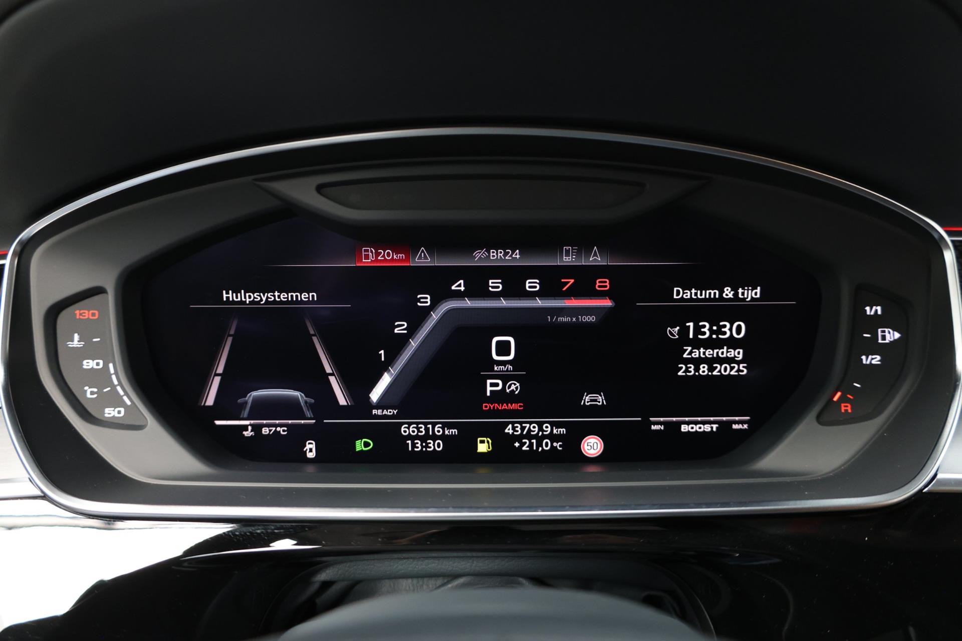 Hoofdafbeelding Audi S8