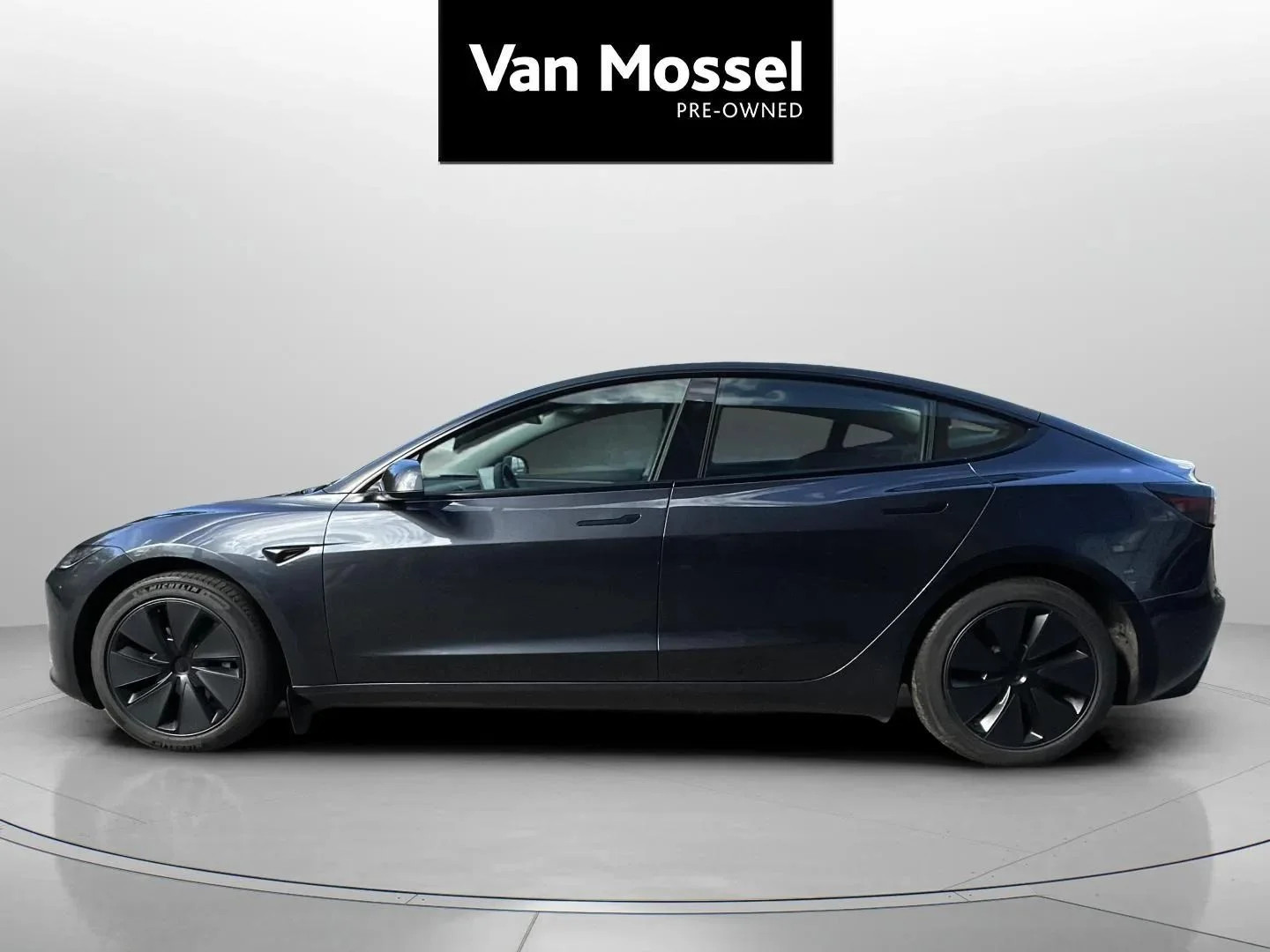 Tesla-Model 3-image-7