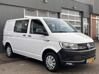 Volkswagen Transporter 2.0 TDI L1H1 DC 4Motion 150pk Airco DSG 4x4 Airco Cruise controle Telefoonverbinding Navigatie Apple carplay Trekhaak 2500kg Euro 6 Bpm vrij voor particulier gebruik!!
