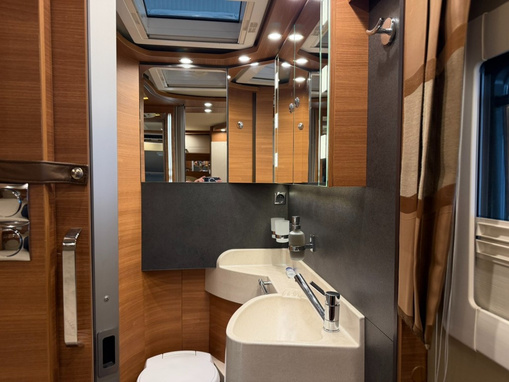 Hoofdafbeelding Carthago Chic C-line 5.0 Qb Suite 180pk Automaat