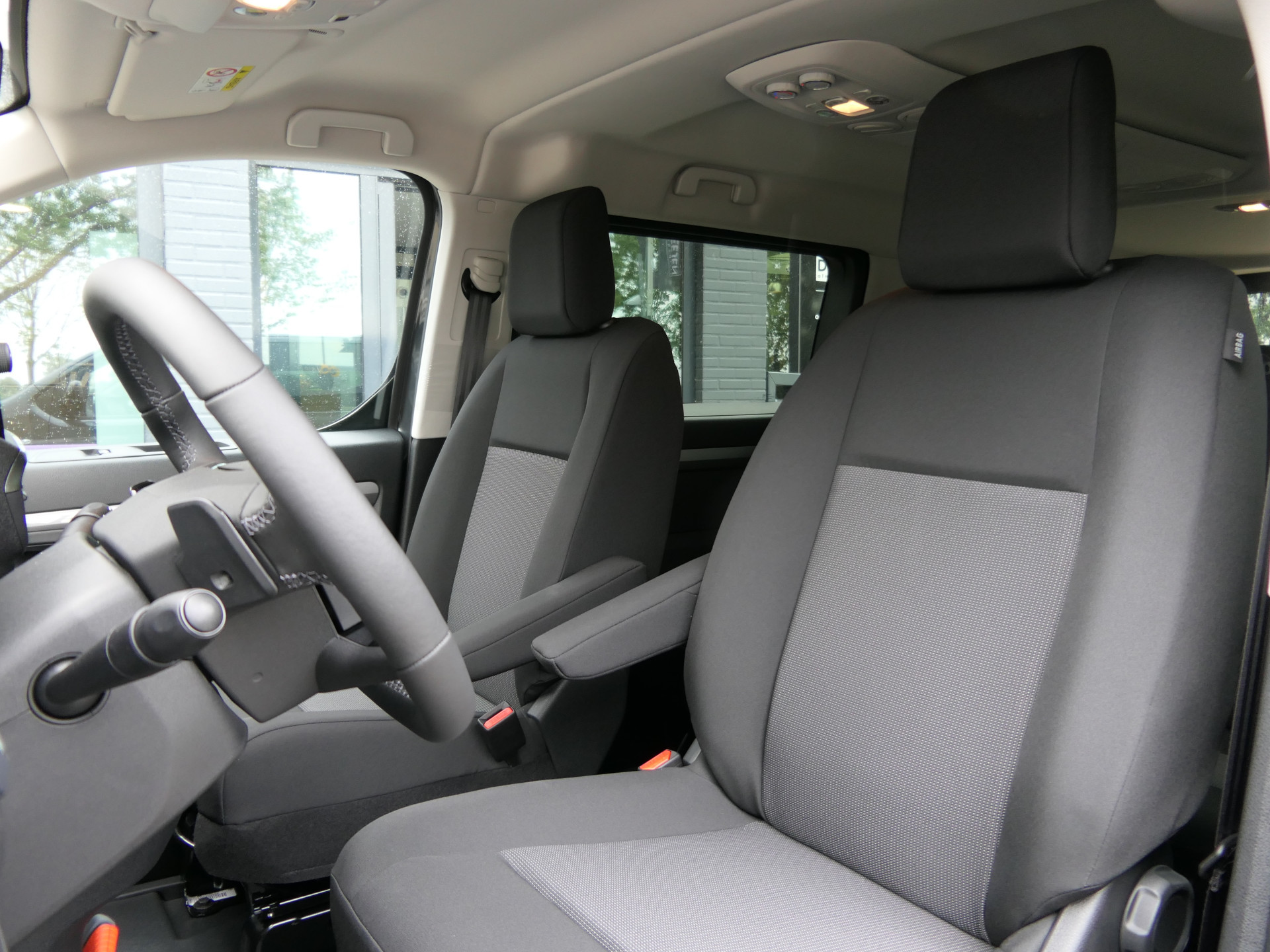 Hoofdafbeelding Peugeot e-Traveller