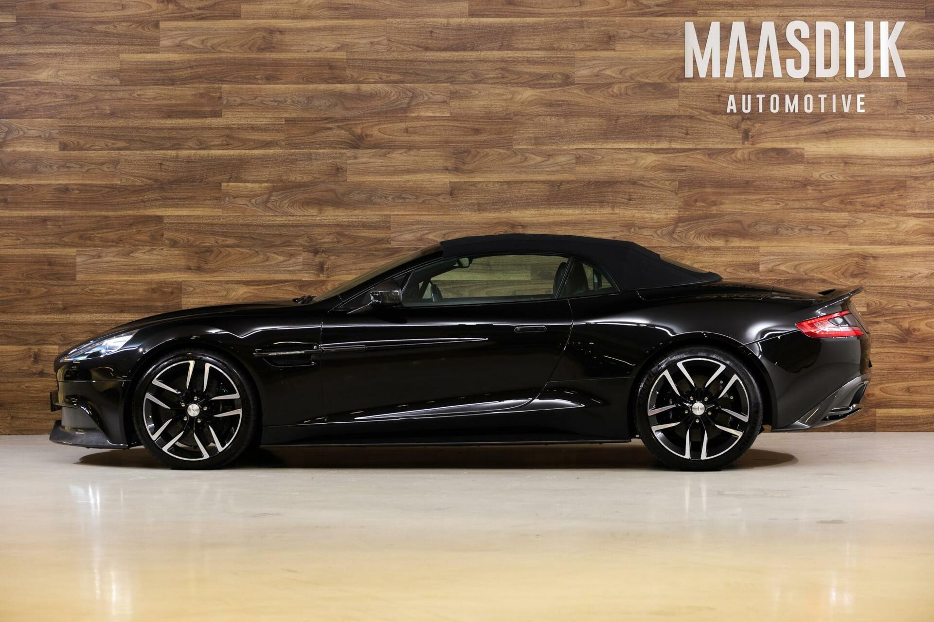 Hoofdafbeelding Aston Martin V12 Vanquish