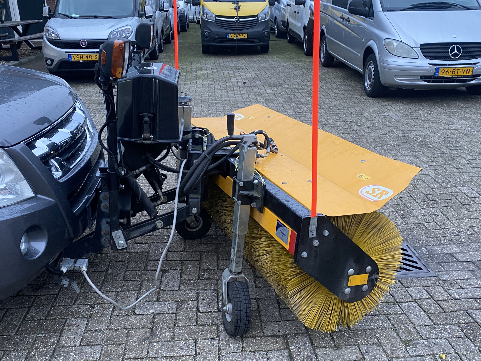 Hoofdafbeelding NIDO Rolbezem Sneeuwbezem