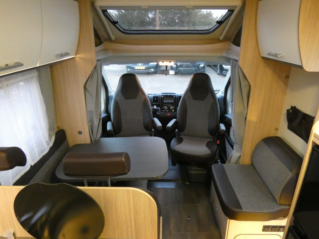 Hoofdafbeelding Sunlight T68 Automaat,navi,camera,lengtebedden