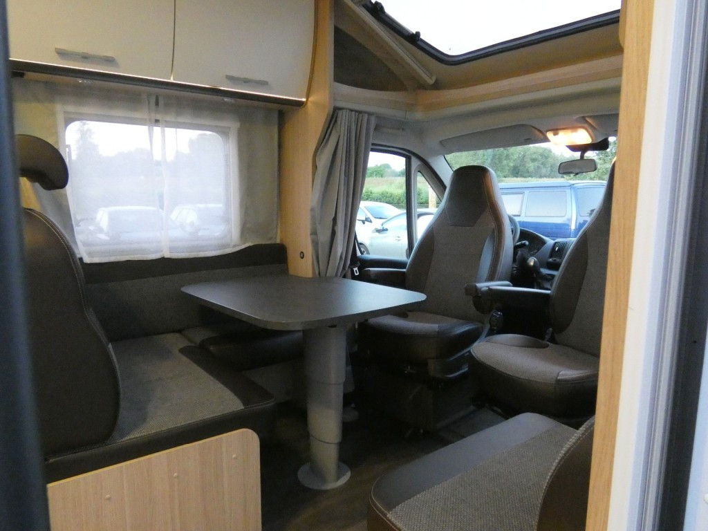 Hoofdafbeelding Sunlight T68 Automaat,navi,camera,lengtebedden