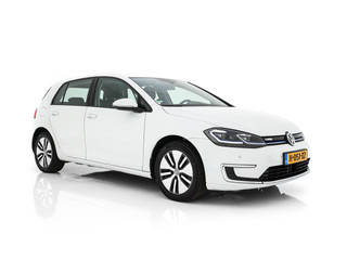 Hoofdafbeelding Volkswagen e-Golf Volkswagen e-Golf (SOH-86%) Aut. *HEAT-PUMP | LUXURY-LEATHER | FULL-LED | NAVI-FULLMAP | CAMERA | HEATED-SPORTSEATS | ECC | CCS-FASTLOADER | PDC | CARPLAY | CRUISE | 16''ALU*
