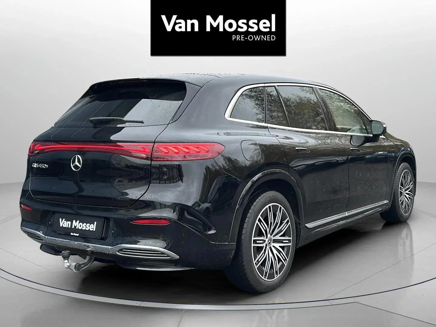 Mercedes-Benz-EQS-image-4