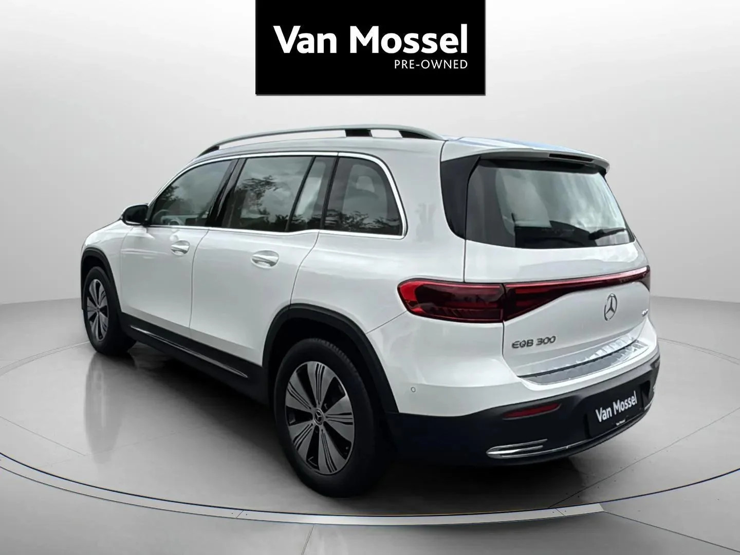 Mercedes-Benz-EQB-image-6