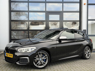 BMW 1-serie M140i xDrive High Executive 320PK+ / PANO / LED