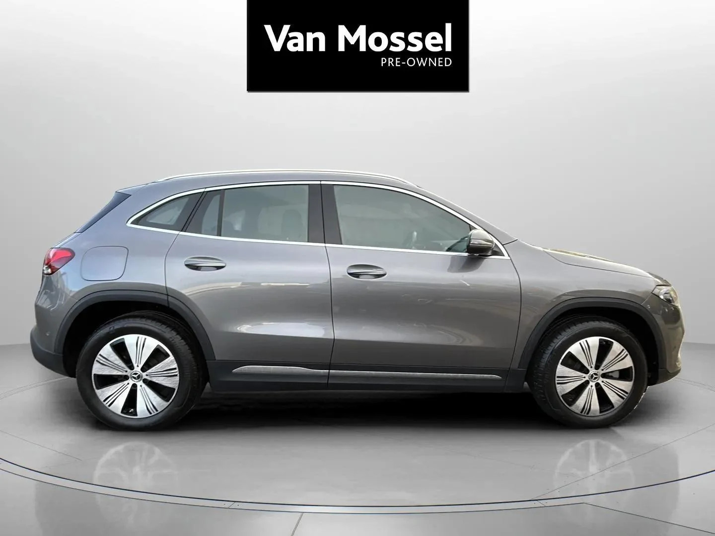 Mercedes-Benz-EQA-image-3