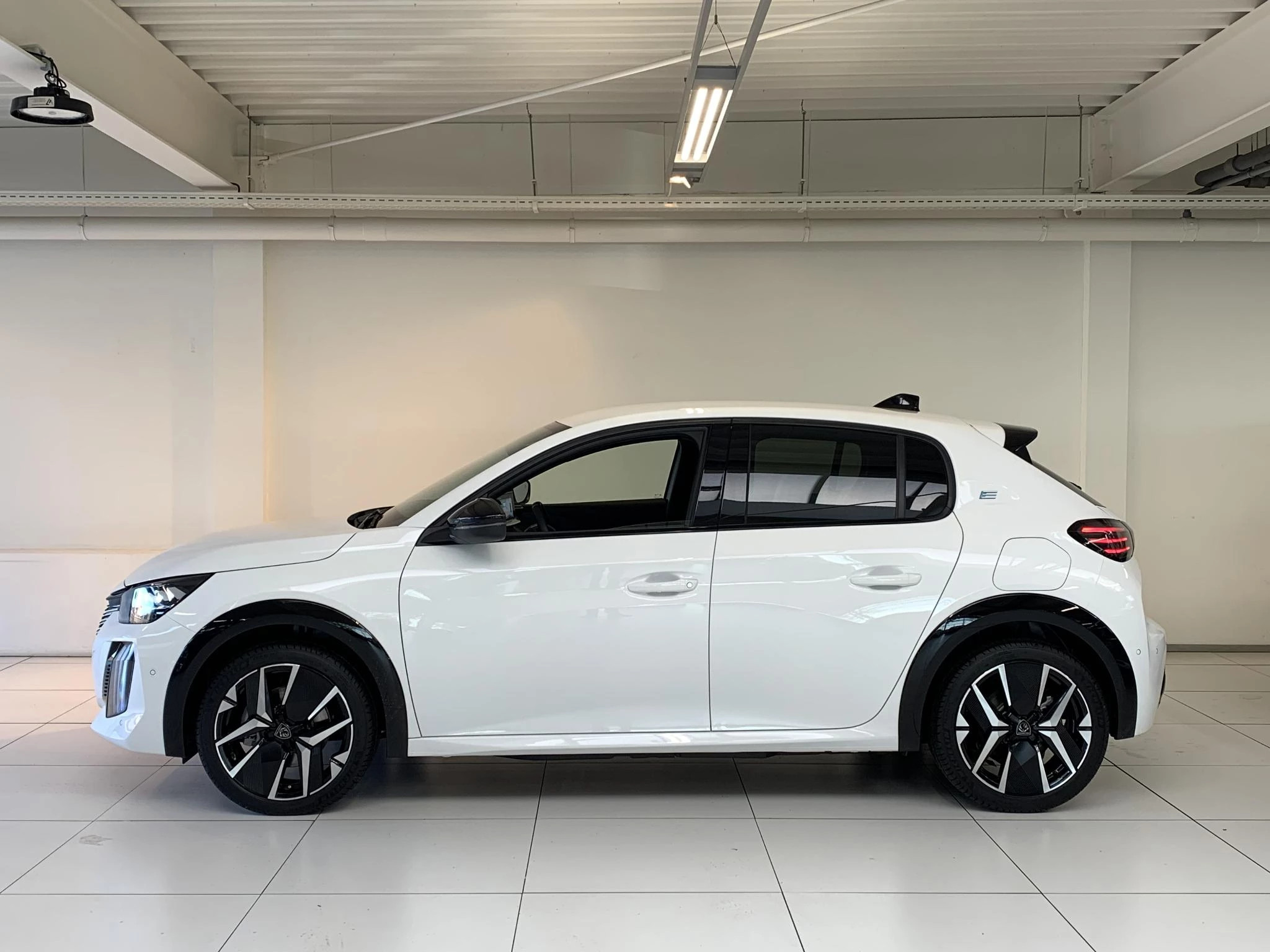 Hoofdafbeelding Peugeot e-208