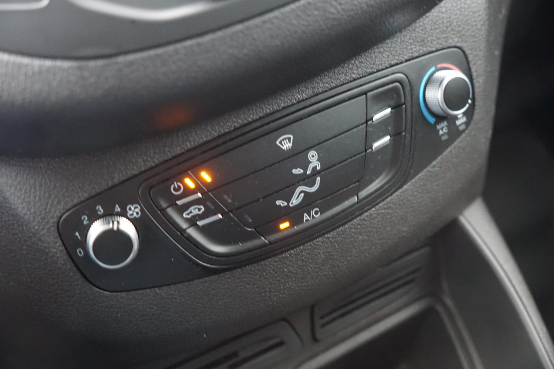 Hoofdafbeelding Ford Transit Courier