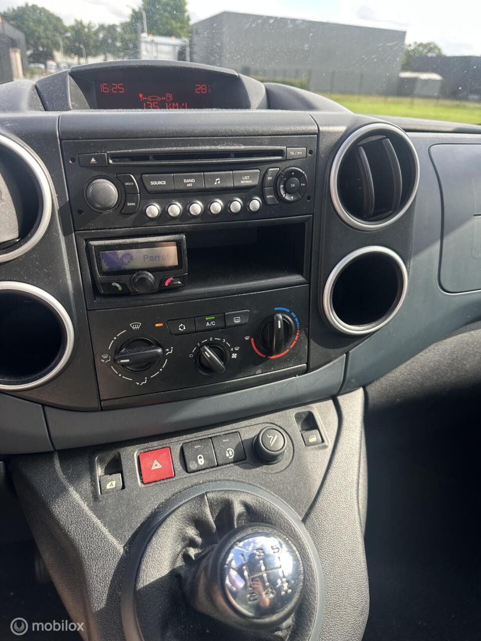 Hoofdafbeelding Peugeot Partner