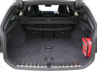 BMW 3 Serie BMW 3 Serie Touring 318i M-Sport | Headup | Cruise | LM18