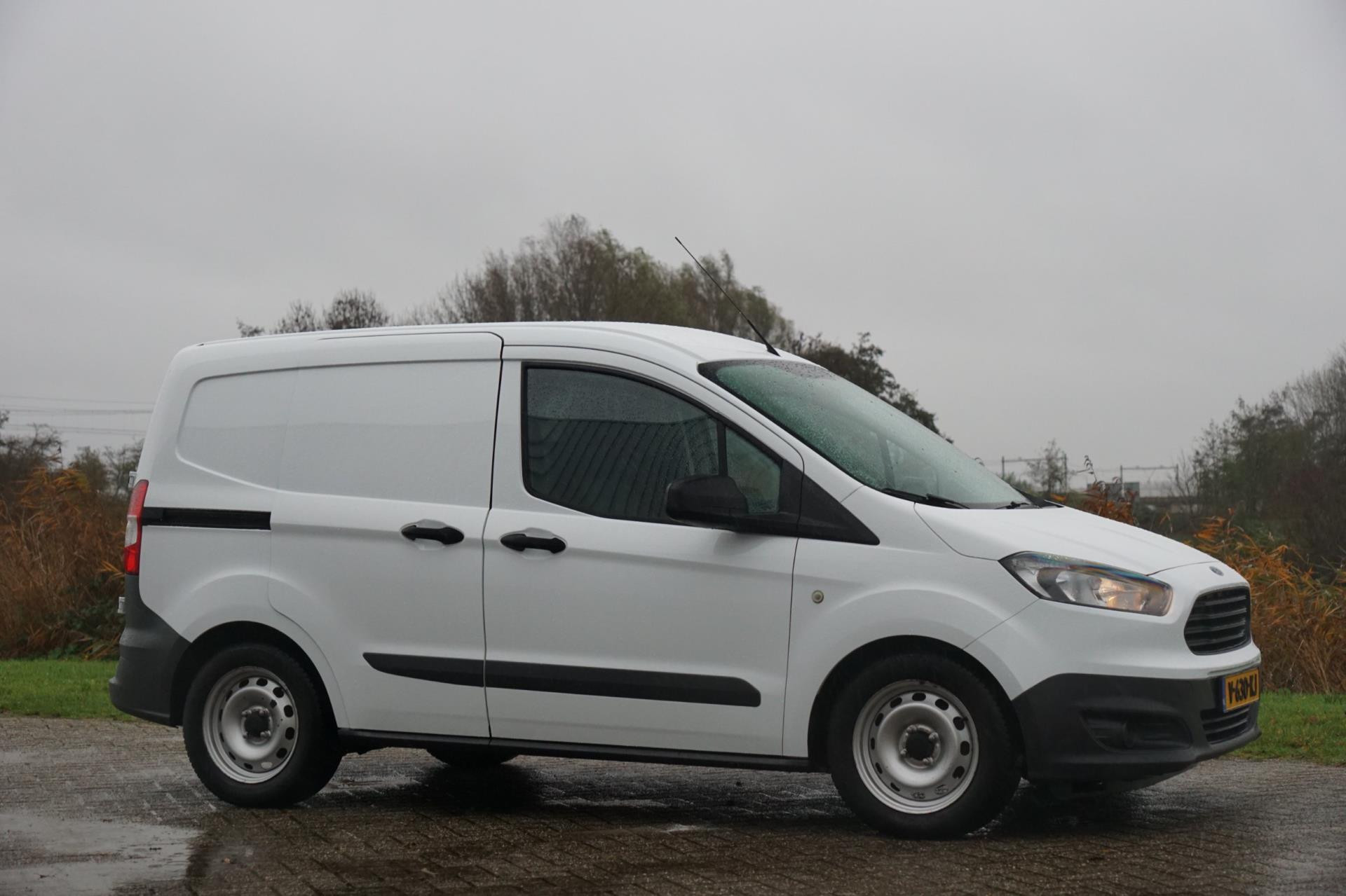 Hoofdafbeelding Ford Transit Courier