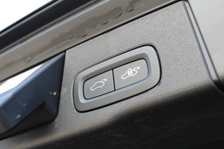 Volvo XC60 Volvo XC60 2.0 T6 Plug-in hybrid AWD Plus Black Edition | Panoramadak | H&K | 360 camera | Winterpack - afbeelding nr 55
