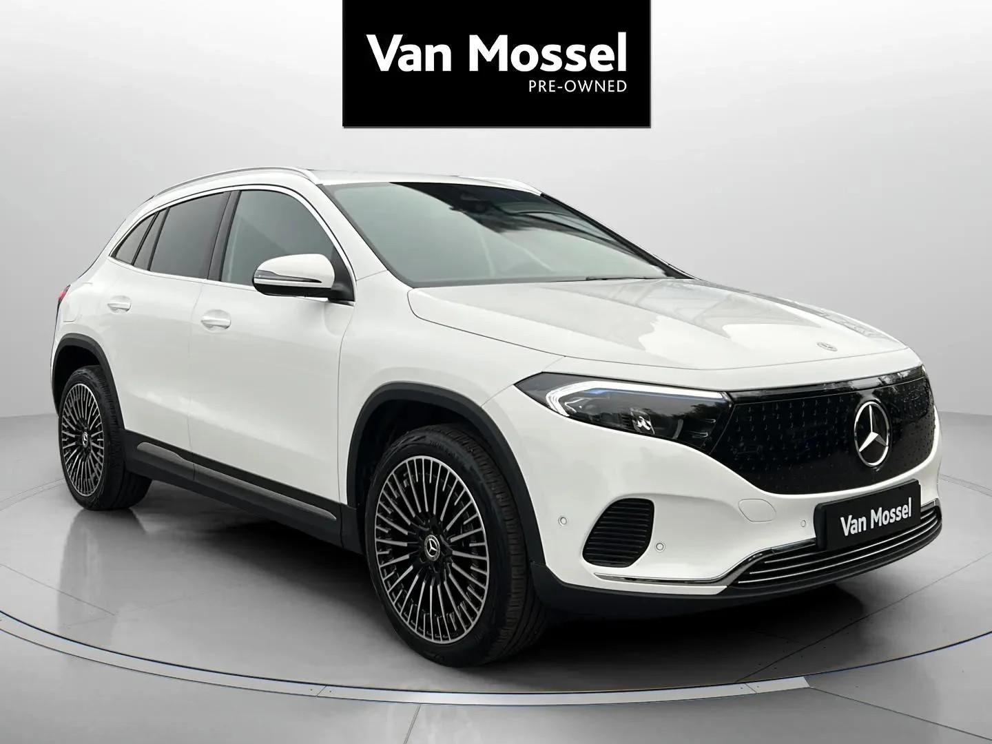 Mercedes-Benz-EQA-image-2