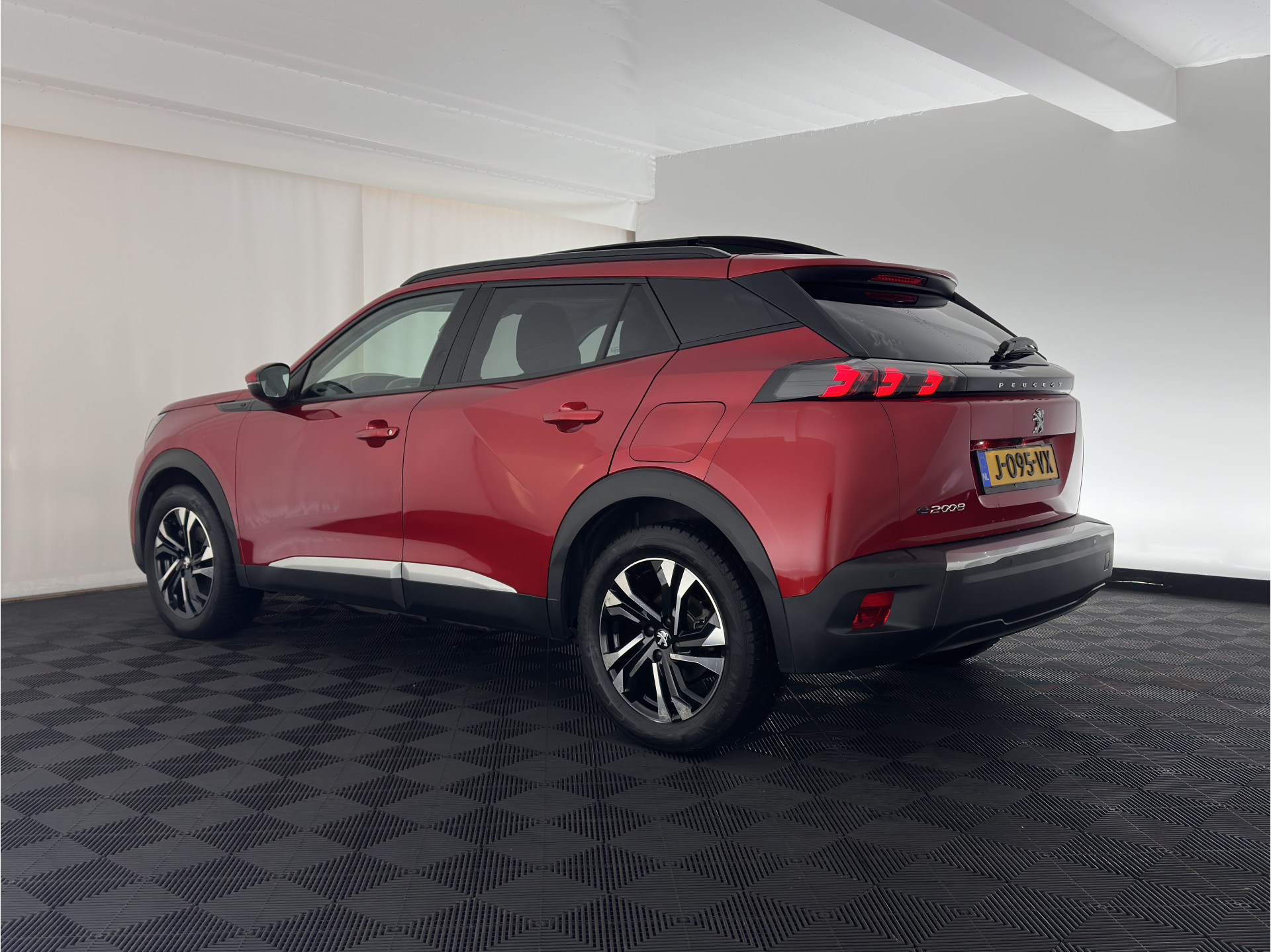 Hoofdafbeelding Peugeot e-2008