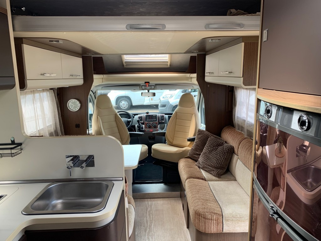 Hoofdafbeelding Roller Team T-line 255 Airco 6x Slaappl. 5 Gordels