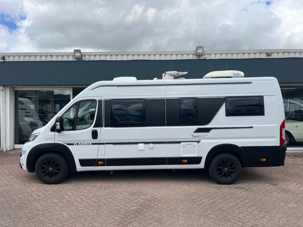 Hoofdafbeelding Adria Twin 640 Slb Plus Enkele Bedden 2x Airco