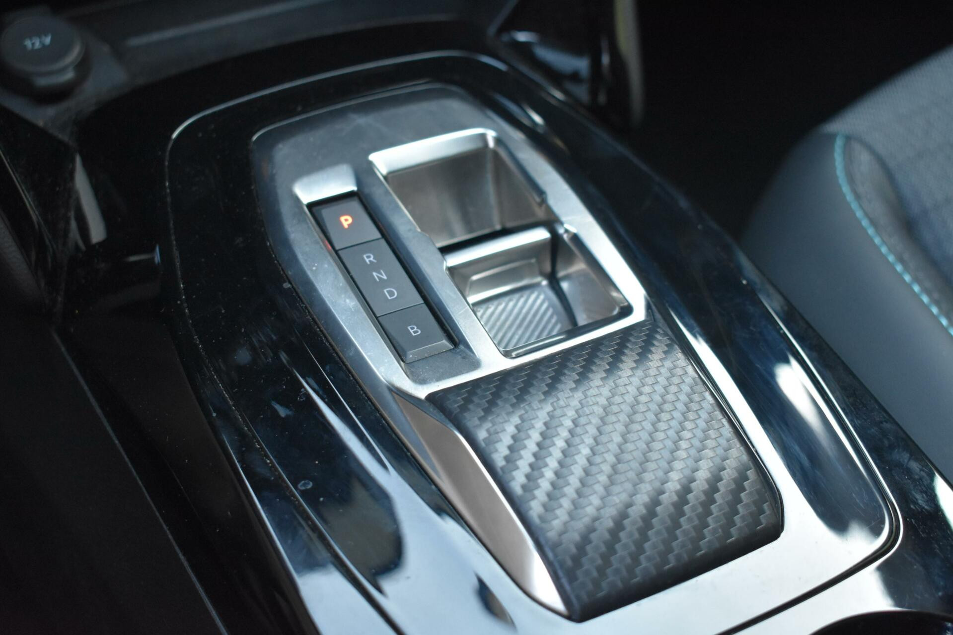 Hoofdafbeelding Peugeot e-2008