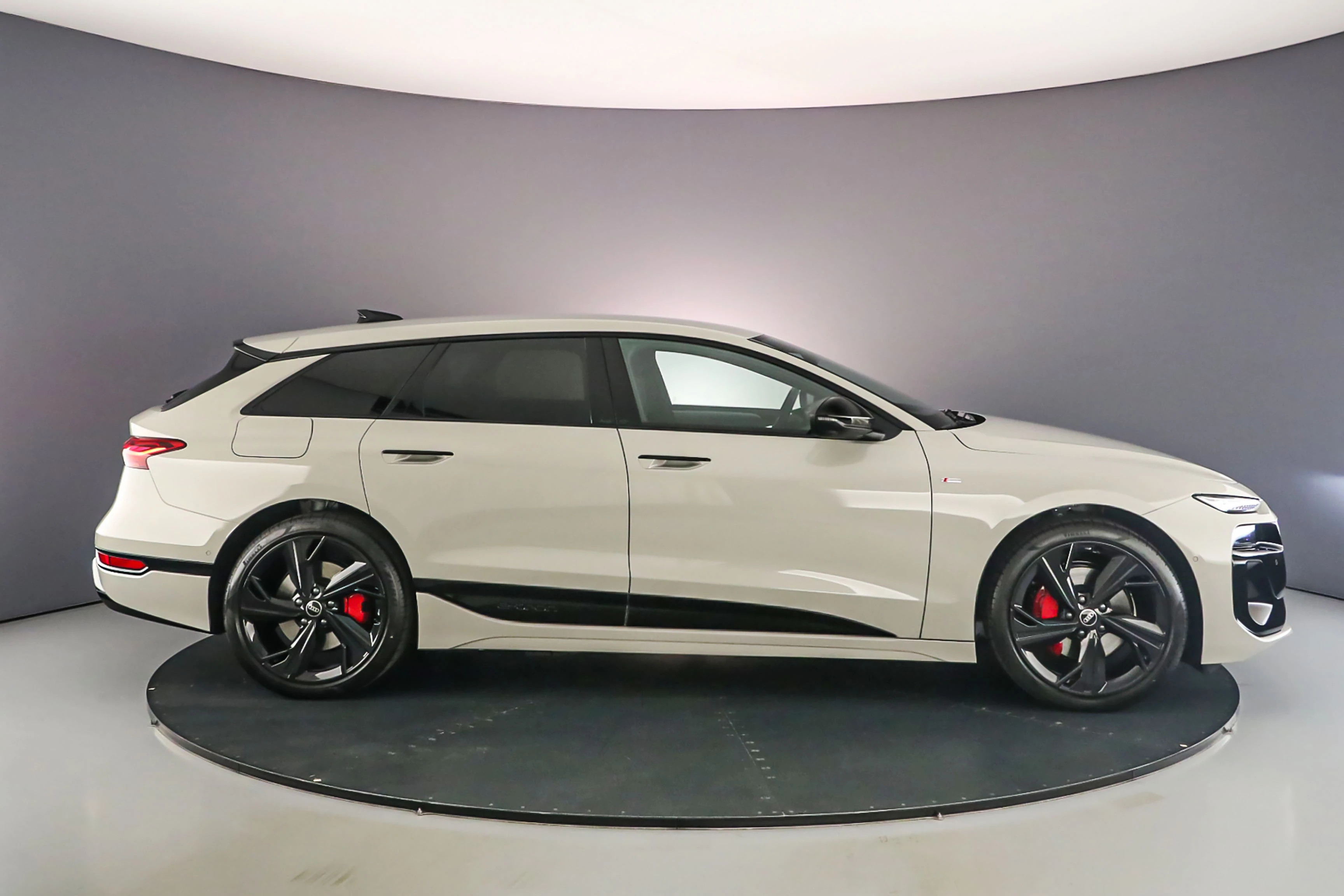 Hoofdafbeelding Audi A6 Avant e-tron