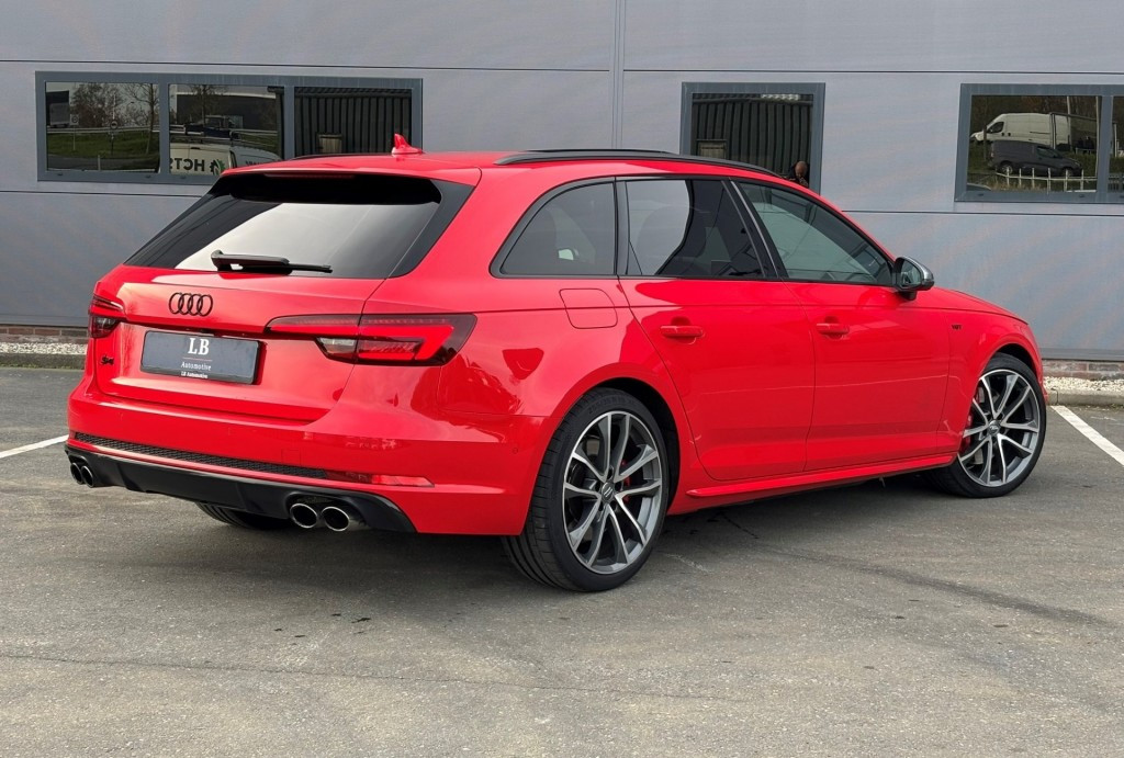 Hoofdafbeelding Audi S4