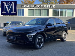 Hyundai Kona Elektro 160 kW Trend-Paket 3-Fase Lader | Dealeronderhouden | Fabrieksgarantie Hyundai tot 2029 | Stoel & Stuurverwarming | 360 camera | | Rijklaar Geleverd