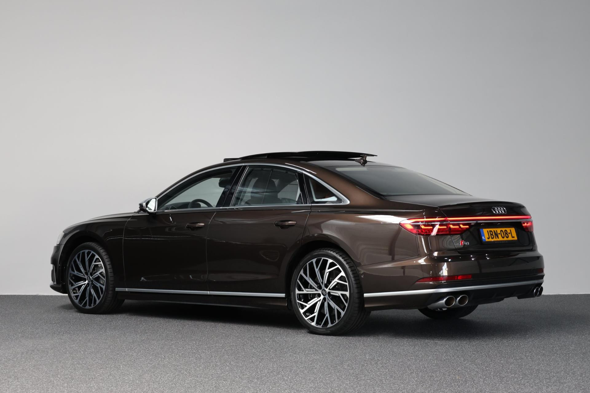 Hoofdafbeelding Audi S8