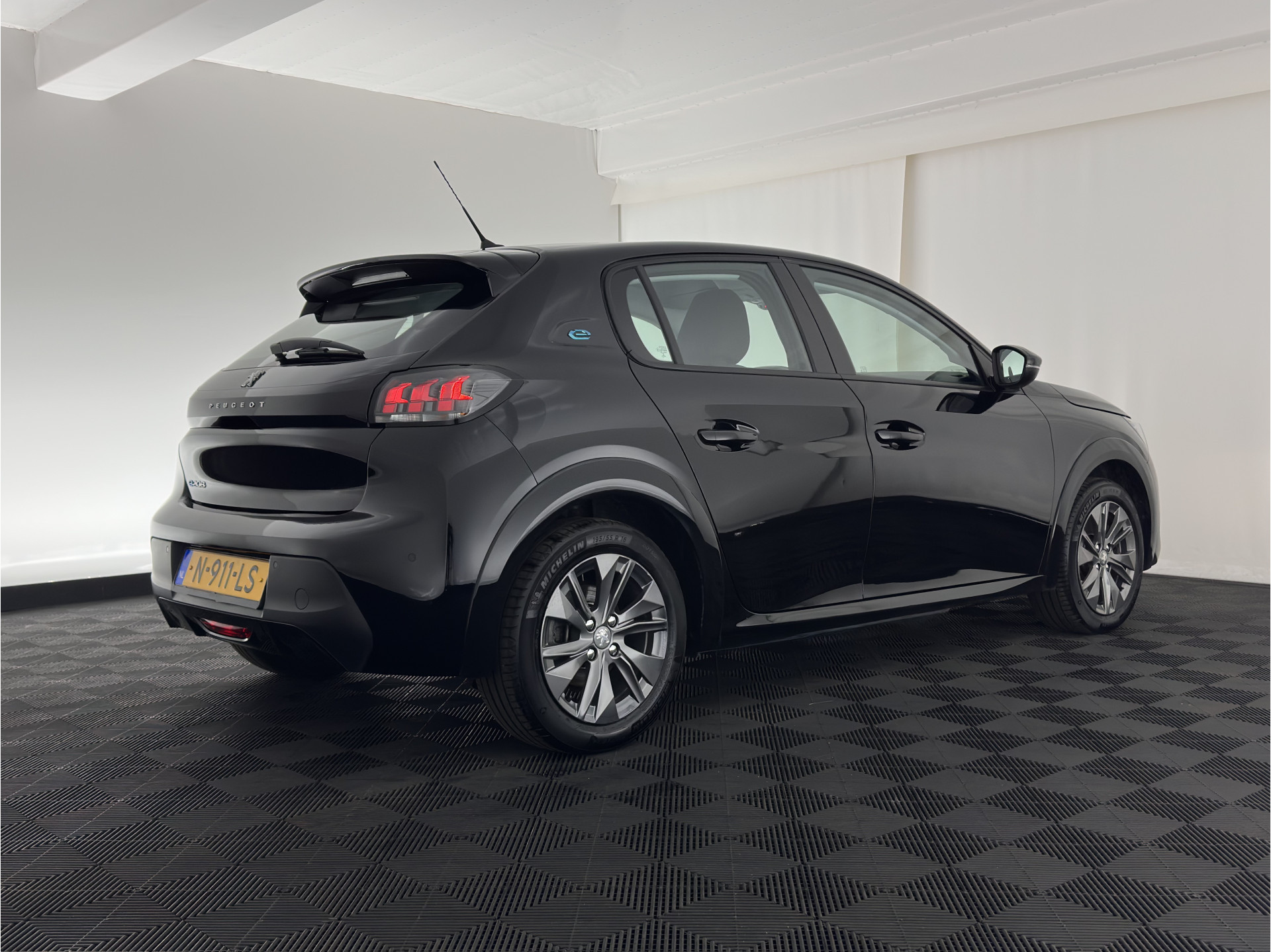 Hoofdafbeelding Peugeot e-208