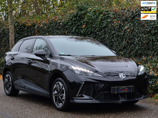 MG 64 KhW Full Optie 360 Cam Pilot CarPlay LED MG4 Electric 5 jaar Fabrieksgarantie! 1e- EigenaarNL NAP Top staat Luxury 64 kWh