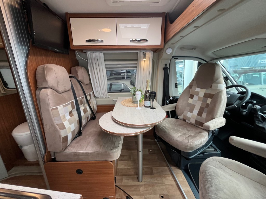 Hoofdafbeelding Pössl Globecar 640 Enkele Bedden Zopnnepaneel