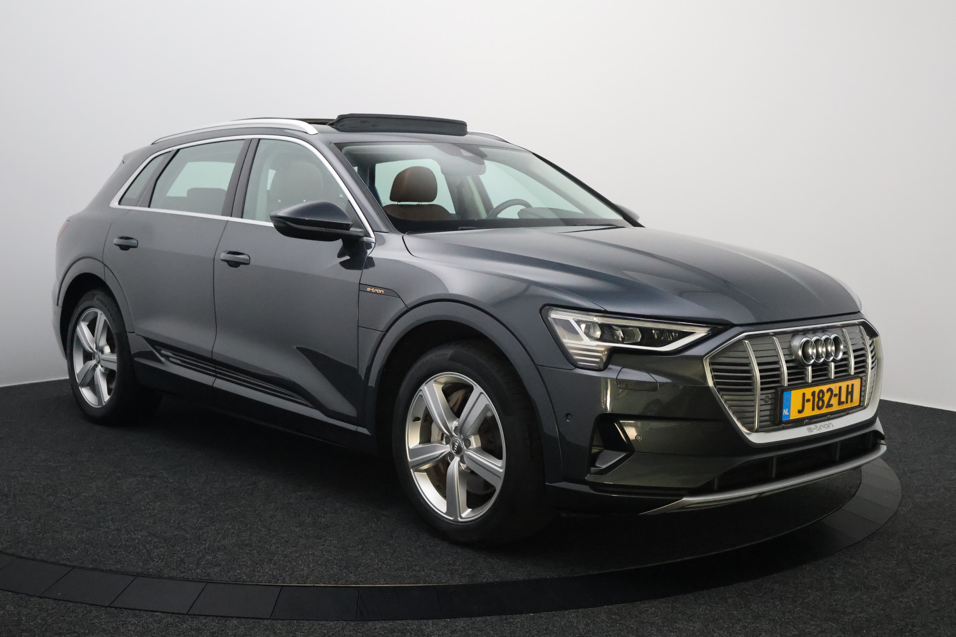 Hoofdafbeelding Audi e-tron