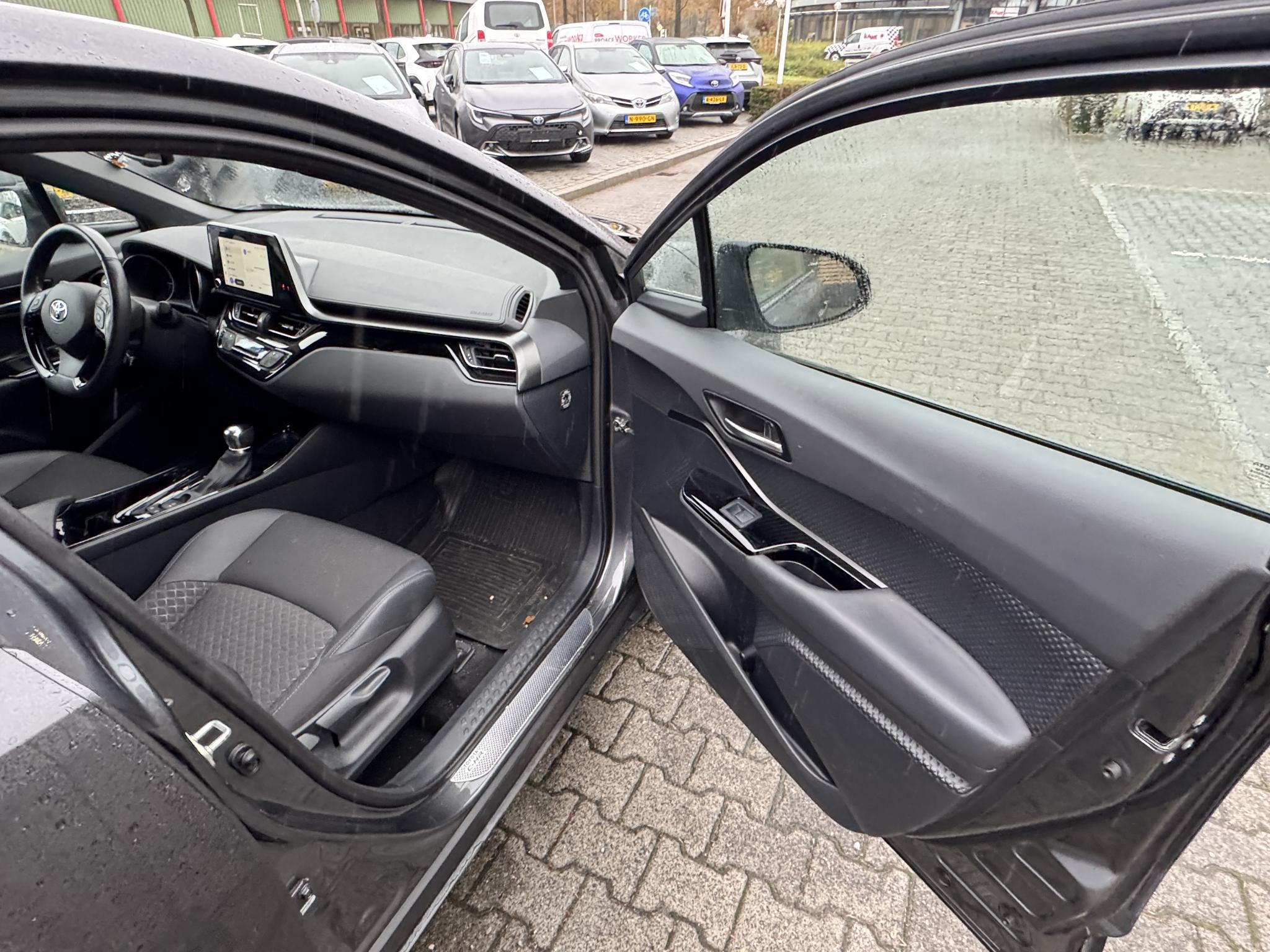 Hoofdafbeelding Toyota C-HR