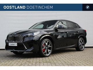 BMW iX2 xDrive30 High Executive M Sport / Panoramadak / Trekhaak / Sportstoelen / M Adaptief onderstel / Comfort Access / Adaptieve LED / Head-Up / Parking Assistant Plus / Harman-Kardon