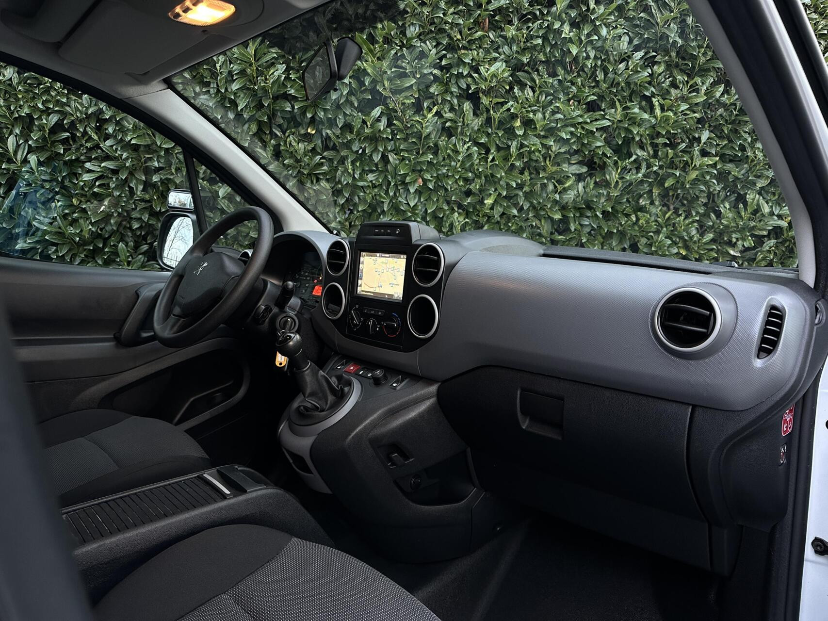 Hoofdafbeelding Peugeot Partner