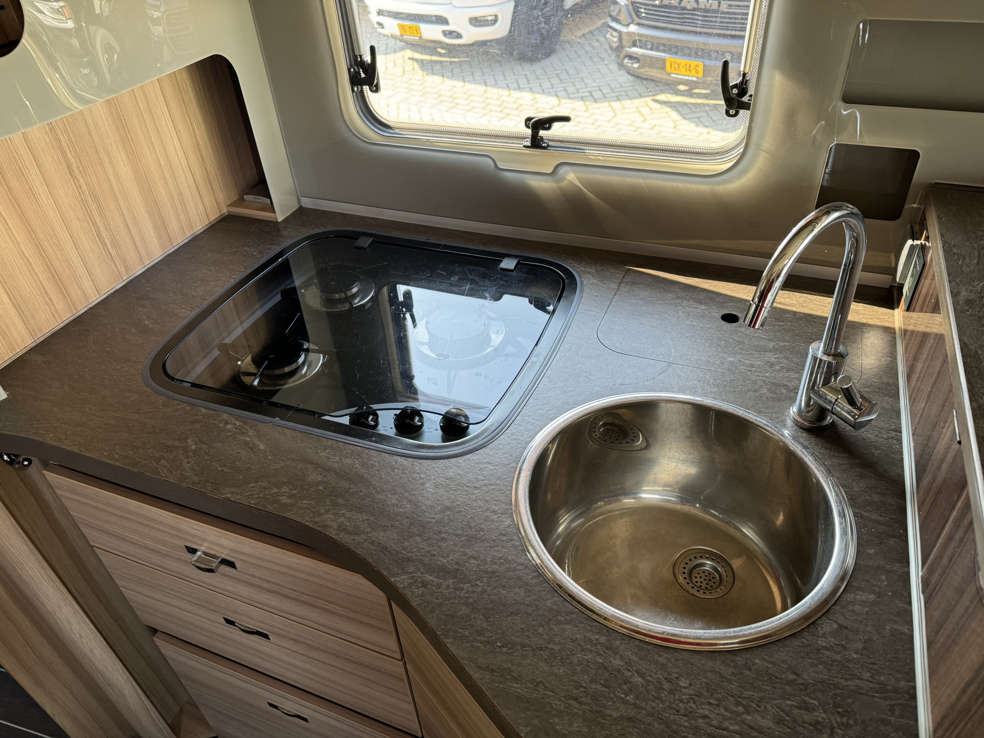 Hoofdafbeelding Knaus R03