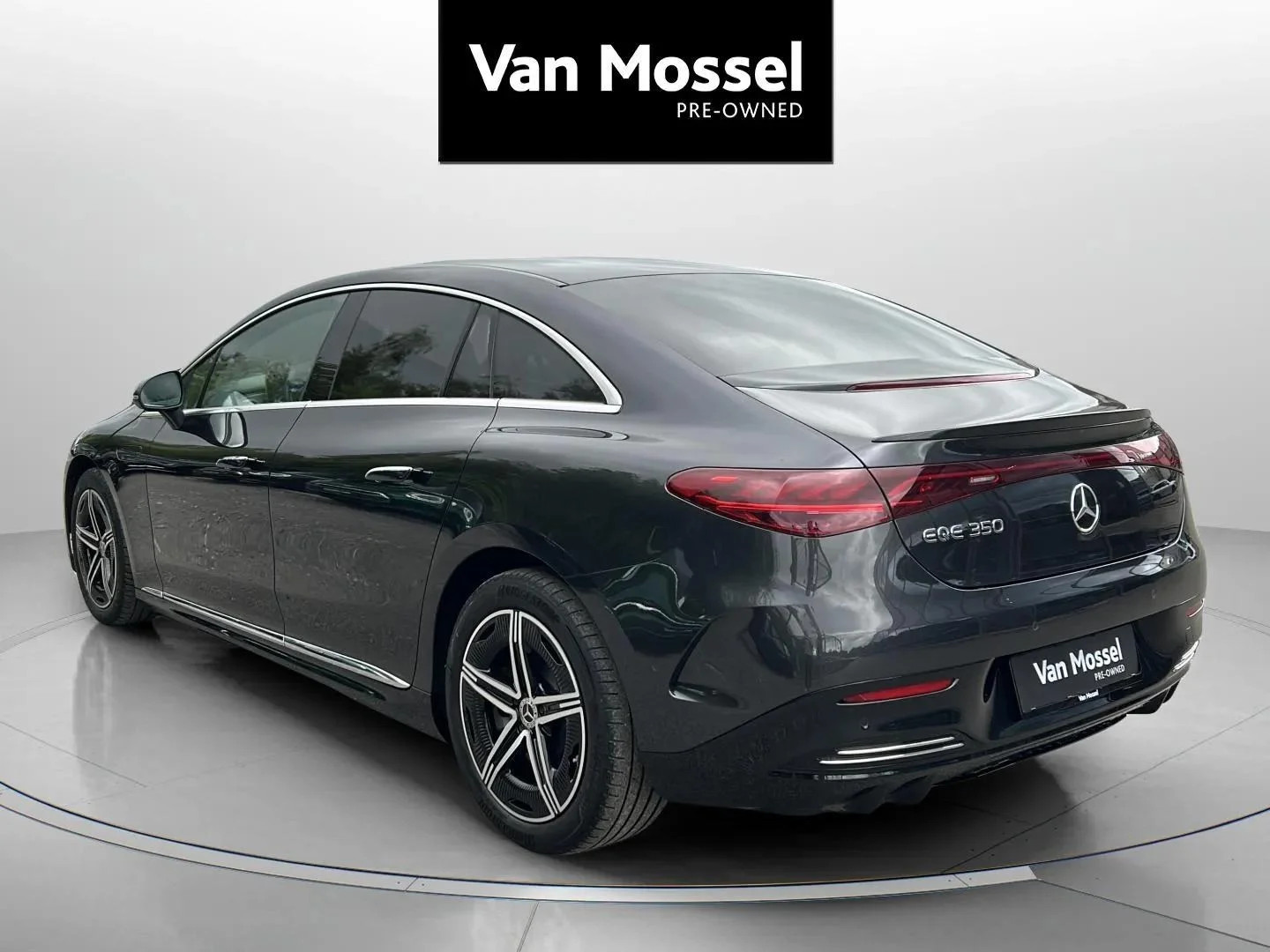 Mercedes-Benz-EQE-image-6