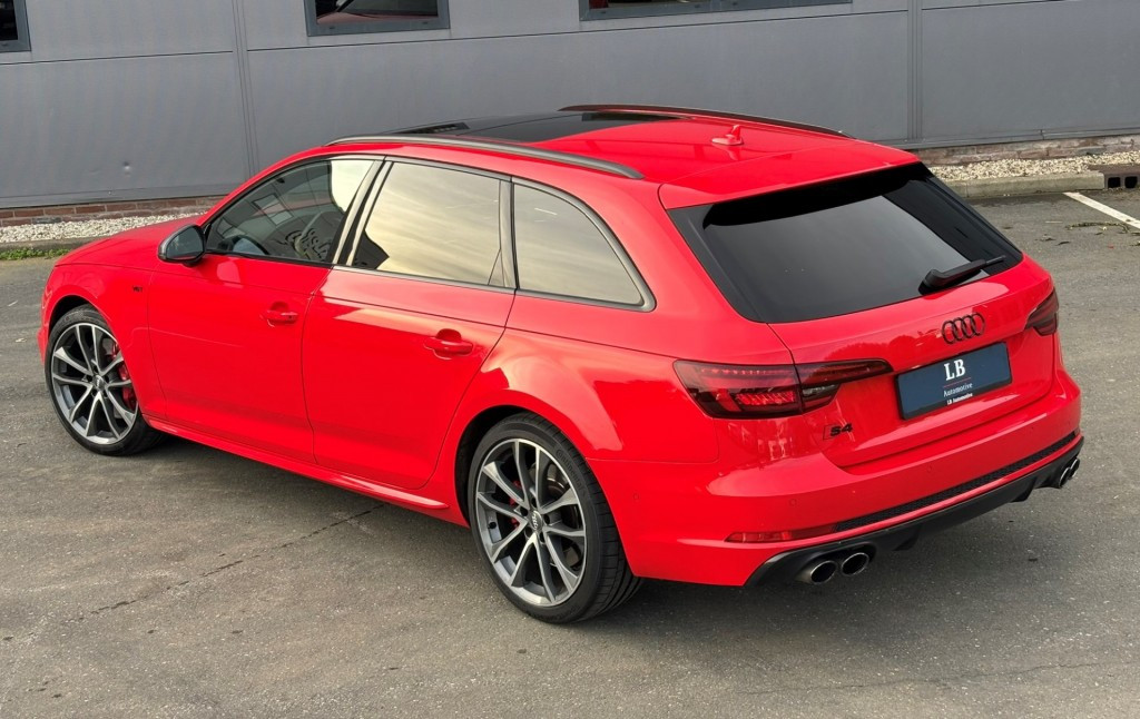 Hoofdafbeelding Audi S4