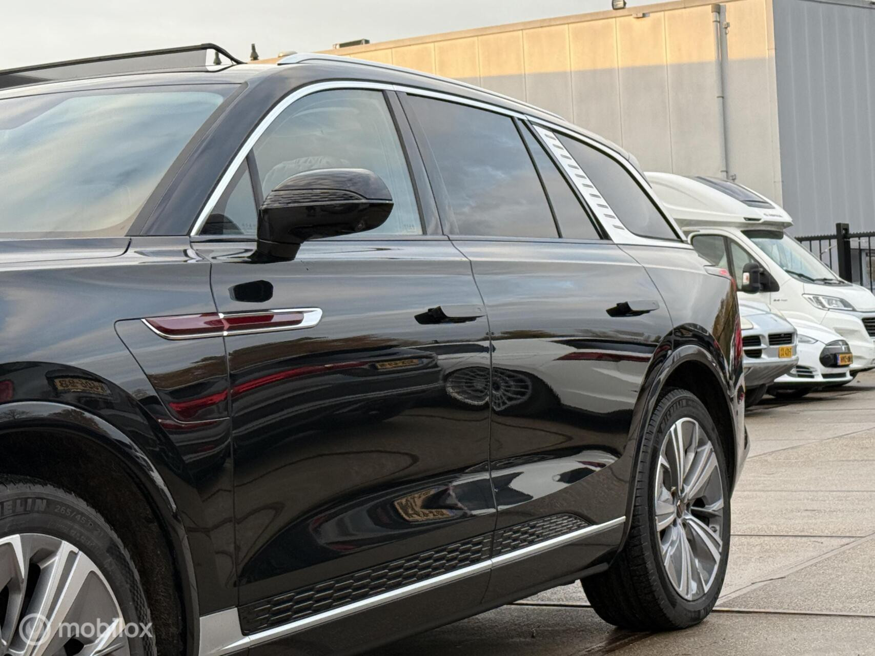 Hoofdafbeelding Hongqi E-HS9