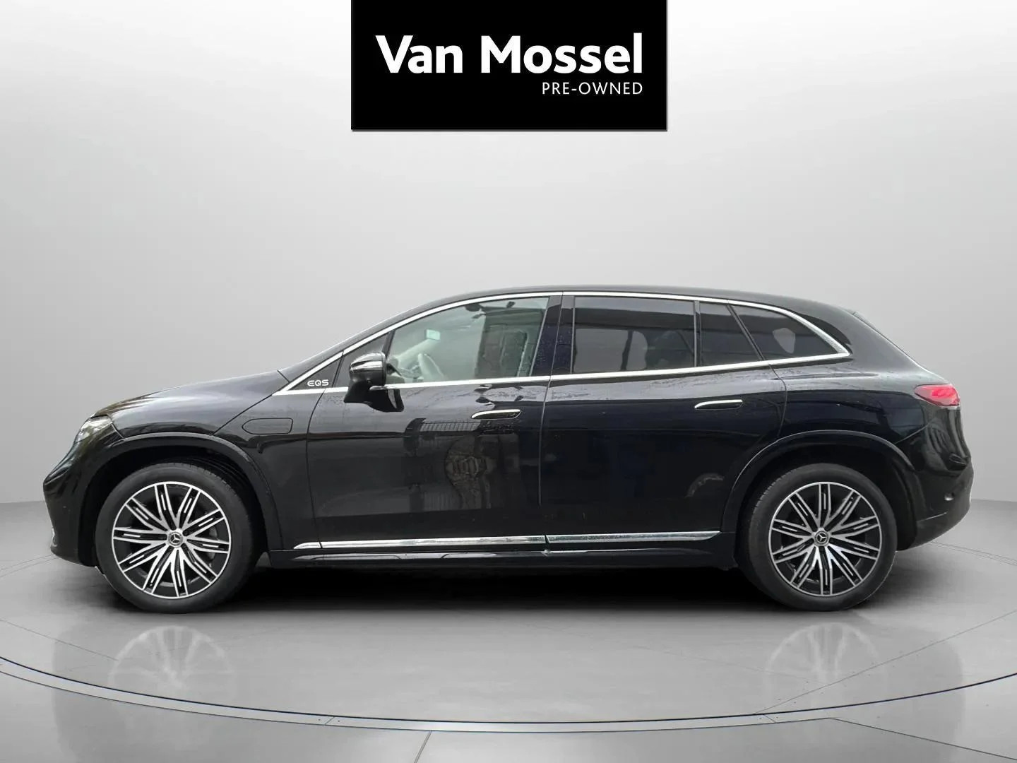 Mercedes-Benz-EQS-image-7