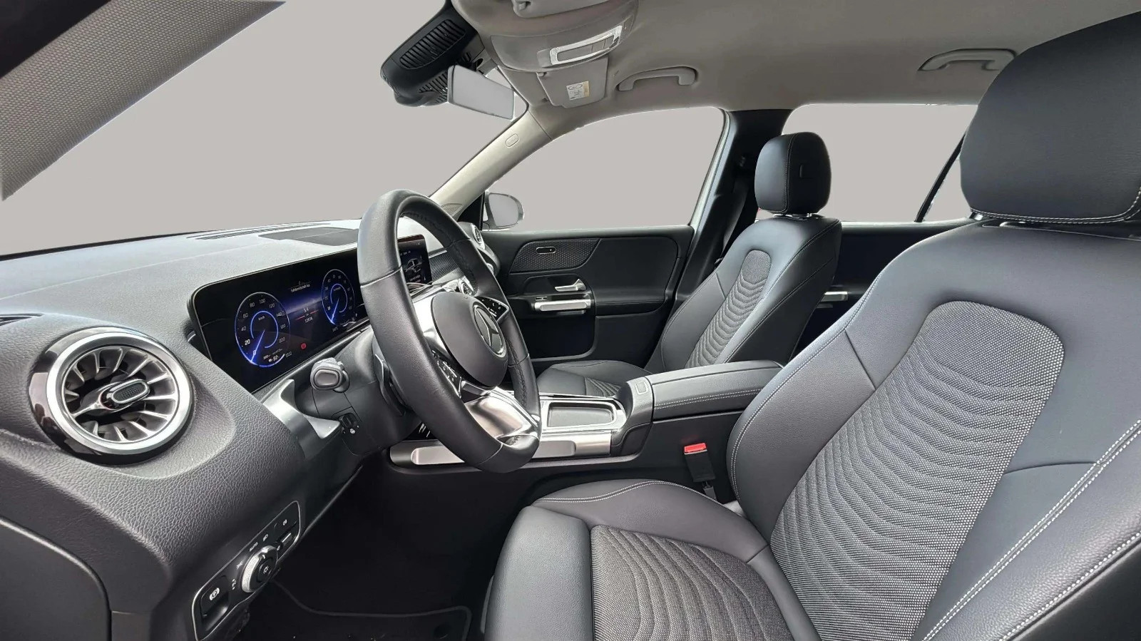 Mercedes-Benz-EQB-image-8